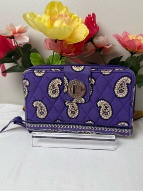 Vera Bradley Simply Violet Turn Lock Wallet Zip Around Clutch Wallet EXACT Used